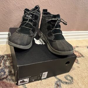 Sorel Women's Black and Gray Ankle Boots